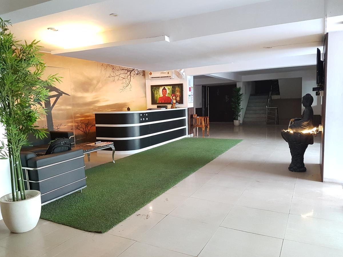 The Royal Crown Hotel Gurgaon Exterior photo