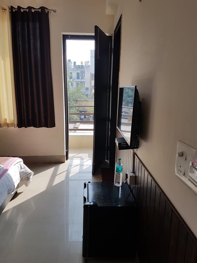 The Royal Crown Hotel Gurgaon Exterior photo